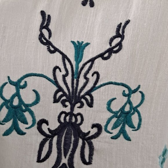 Style & Co Size Medium Embroidered Peasant Top White Blue Turquoise Flare Sleeve - Picture 2 of 15